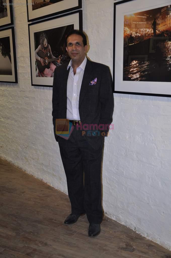 Parvez Damania at Shantanu Das Photo Exhibition, Mumbai on 5th April 2013