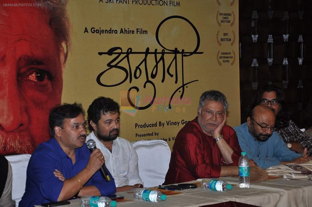 Subodh Bhave, Vikram Gokhale at film Anumati launch in Mahim, Mumbai on 8th April 2013