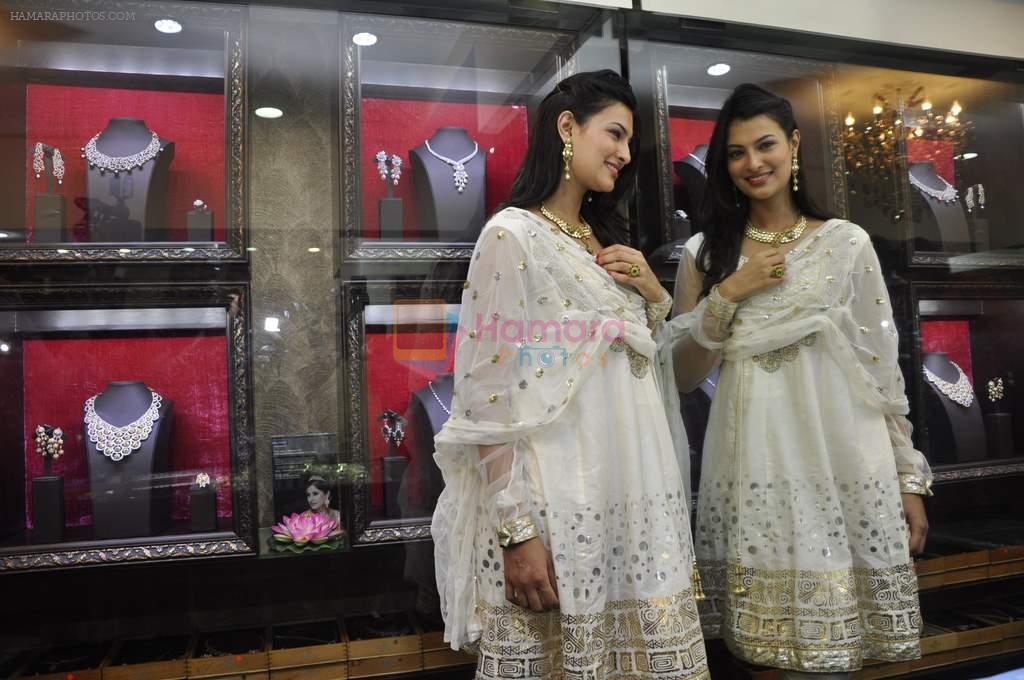 Sayali Bhagat unviels Temple Jewelry Collection by Popley & Sons in Mumbai on 9th April 2013