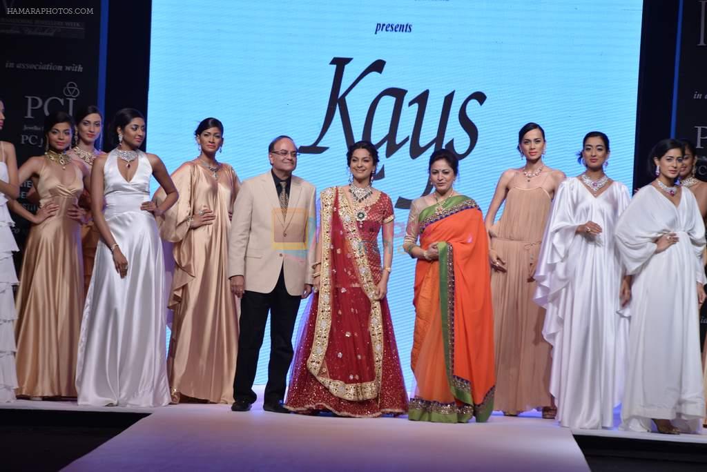 Juhi Chawla walk the ramp for Kays Jewels Show at IIJW Delhi day 2 on 13th April 2013