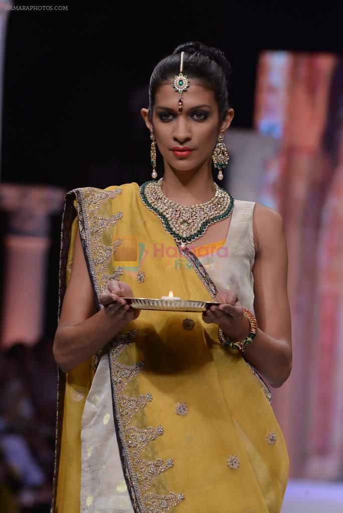 Model walk the ramp for RK Jewellers Show at IIJW Delhi day 2 on 13th April 2013