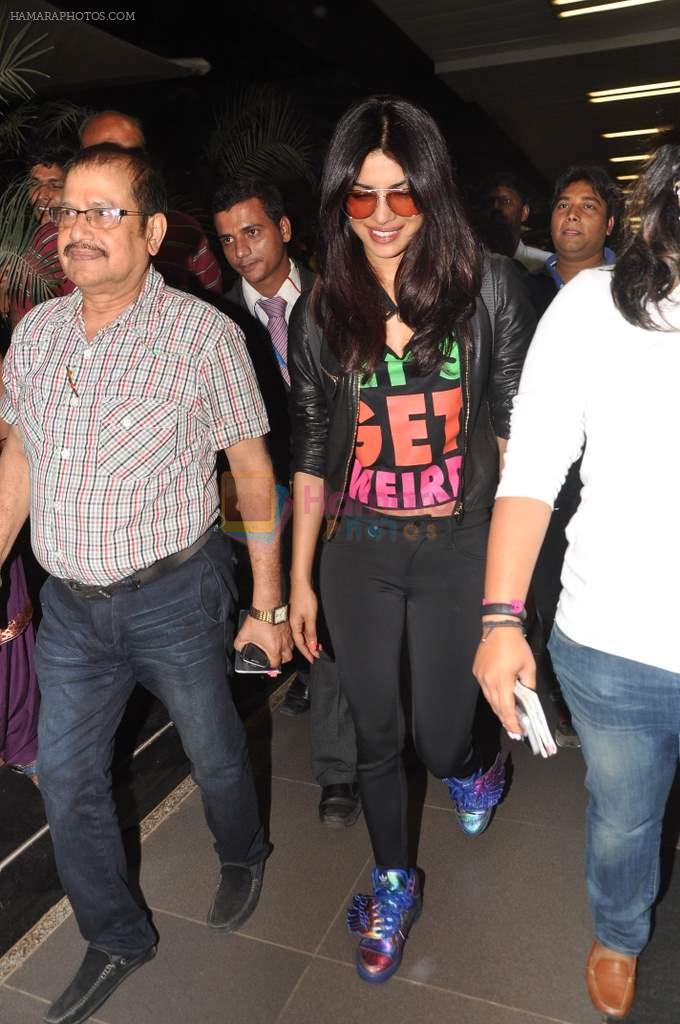 Priyanka Chopra snapped at airport in Mumbai on 16th April 2013