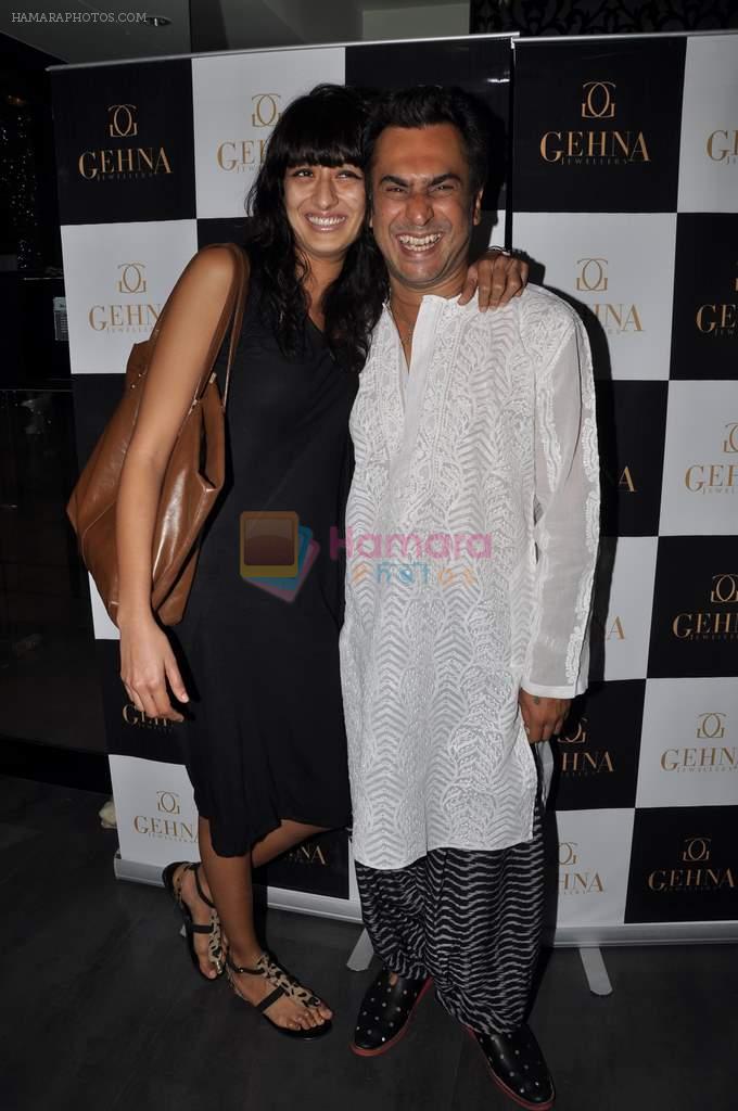 Aki Narula, Binal Trivedi at James Ferriera Designs A Unique  Ring Collection Exclusively For Gehna Jewellers in Mumbai on 19th April 2013