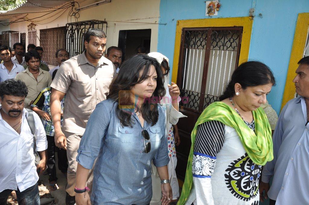 Priyanka Chopra visits spotboy's funeral in Malad, Mumbai on 23rd April 2013