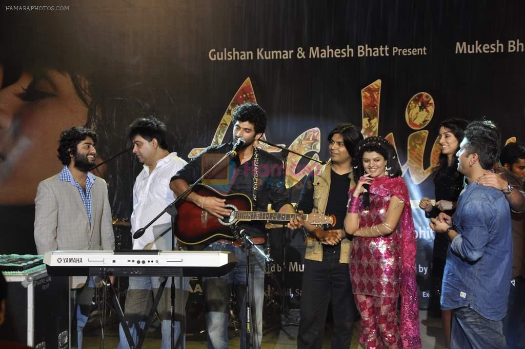 Aditya Roy Kapoor and Shraddha Kapoor at Aashiqui concert in Bandra, Mumbai on 24th April 2013