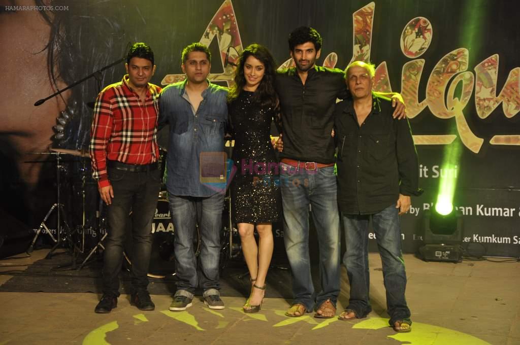 Aditya Roy Kapoor, Shraddha Kapoor, Mohit Suri, Mahesh Bhatt, Bhushan Kumar at Aashiqui concert in Bandra, Mumbai on 24th April 2013