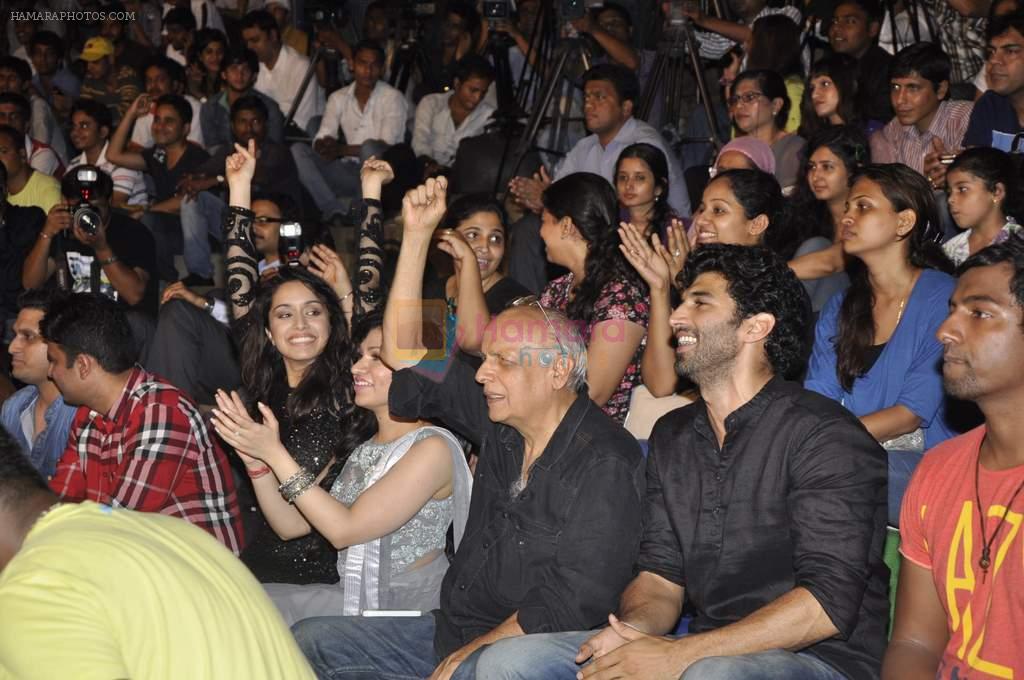 Aditya Roy Kapoor, Shraddha Kapoor, Mahesh Bhatt, Bhushan Kumar at Aashiqui concert in Bandra, Mumbai on 24th April 2013