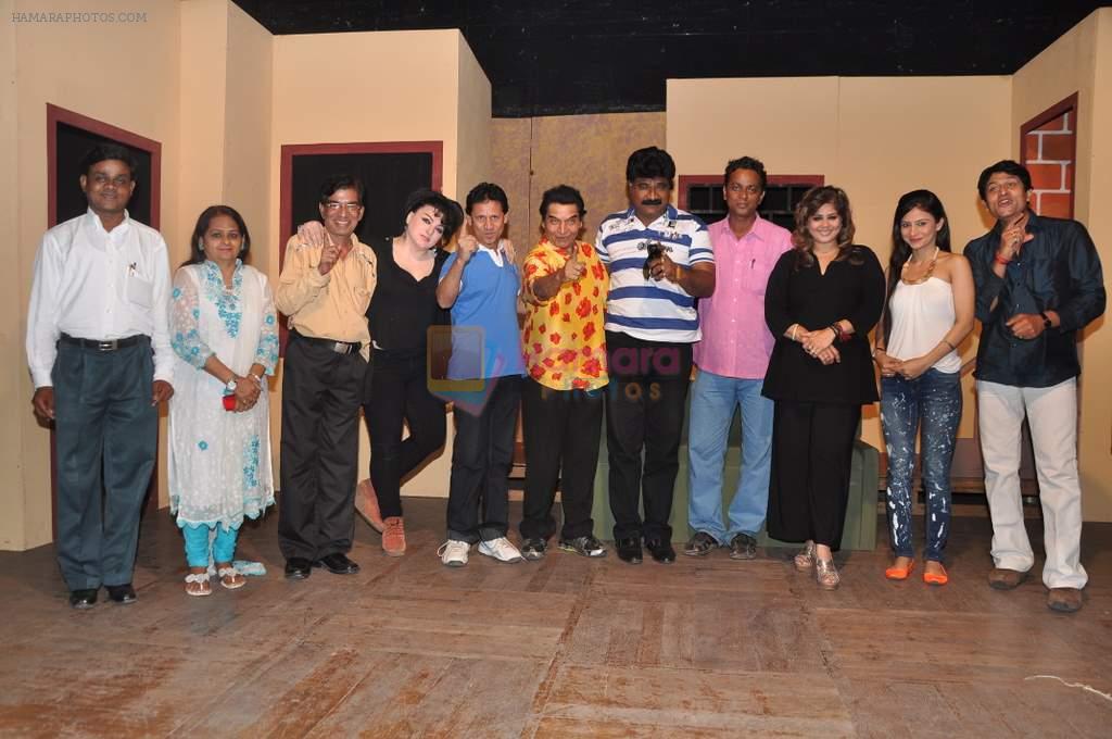 Asrani returns with a play for Ektaa Theatre Group in Bandra, Mumbai on 26th April 2013