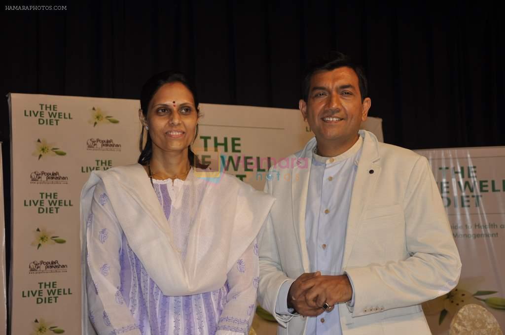 Sanjeev Kapoor at the launch of Live Well Diet book in Ravindra Natya Mandir on 3rd May 2013