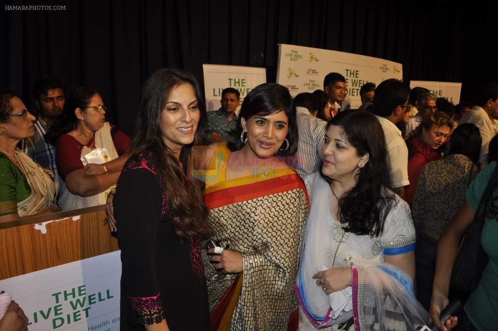 Sonali Kulkarni at the launch of Live Well Diet book in Ravindra Natya Mandir on 3rd May 2013