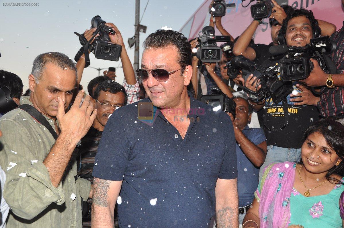 Sanjay Dutt Memorial Donate a Mobile Mamography Unit for good cause in Bandra, Mumbai on 5th May 2013