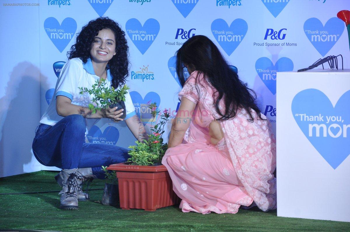 Kangana Ranaut with Mom at P&G thank you mom event in Bandra, Mumbai on 8th May 2013