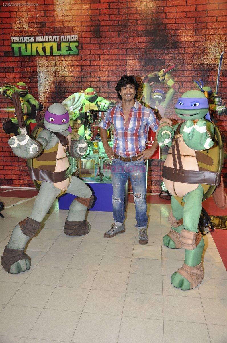 Vidyut Jamwal at the launch of teenage Mutant Ninja Turtle Toys at Hamleys in Mumbai on 8th May 2013
