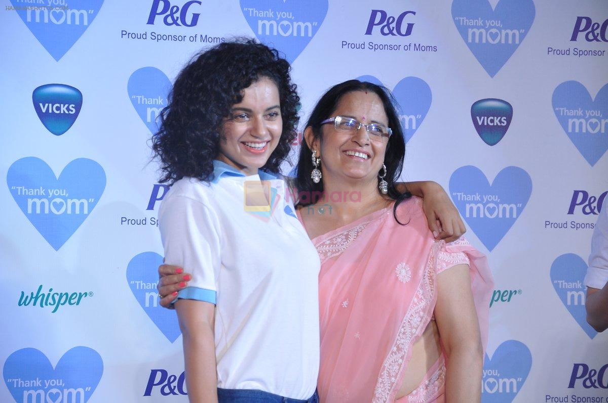 Kangana Ranaut with mom at P&G thank you mom event in Bandra, Mumbai on 8th May 2013