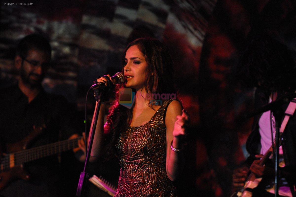 Shazahn Padamsee at Bluefrog mothers day event in Mumbai on 8th May 2013