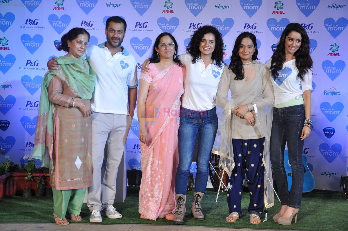 Kangana Ranaut, Abhishek Kapoor, Shraddha Kapoor with their moms at P&G thank you mom event in Bandra, Mumbai on 8th May 2013