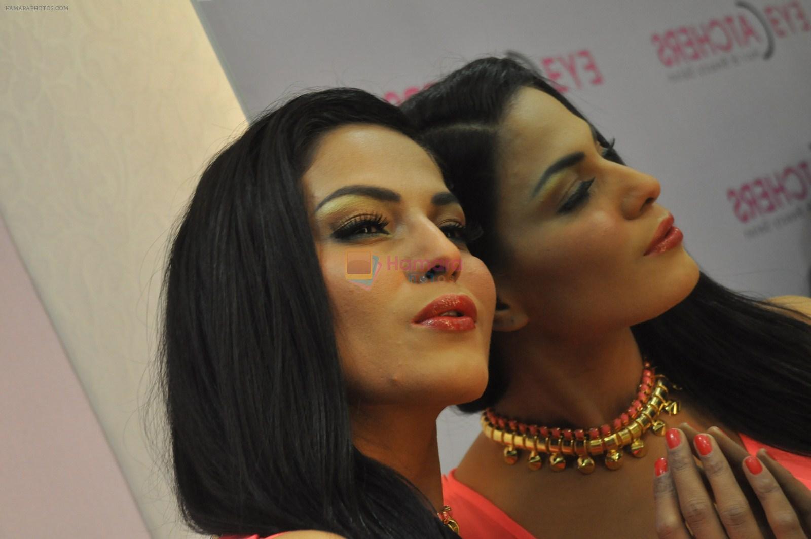 Veena Malik visits EyeCatchers, Hair & Beauty Salon for the promotion of her film Zindagi 50 50 in City Centre II Mall, Rajarhat on 9th May 2013