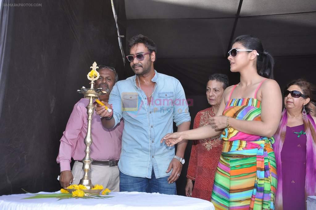 Ajay Devgan, Kajol, Tanuja at Clean Lonavala program in Mumbai on 11th May 2013
