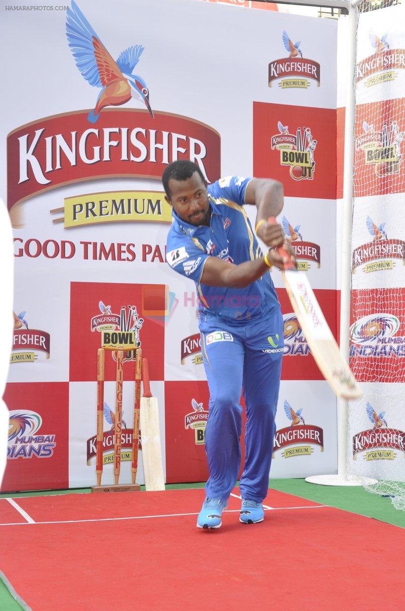 Mumbai Indians Dwayne Smith, Glen Maxwell and Aiden Blizzard Kingfisher _Bowl Out_  event in Phoenix, Mumbai on 13th May 2013