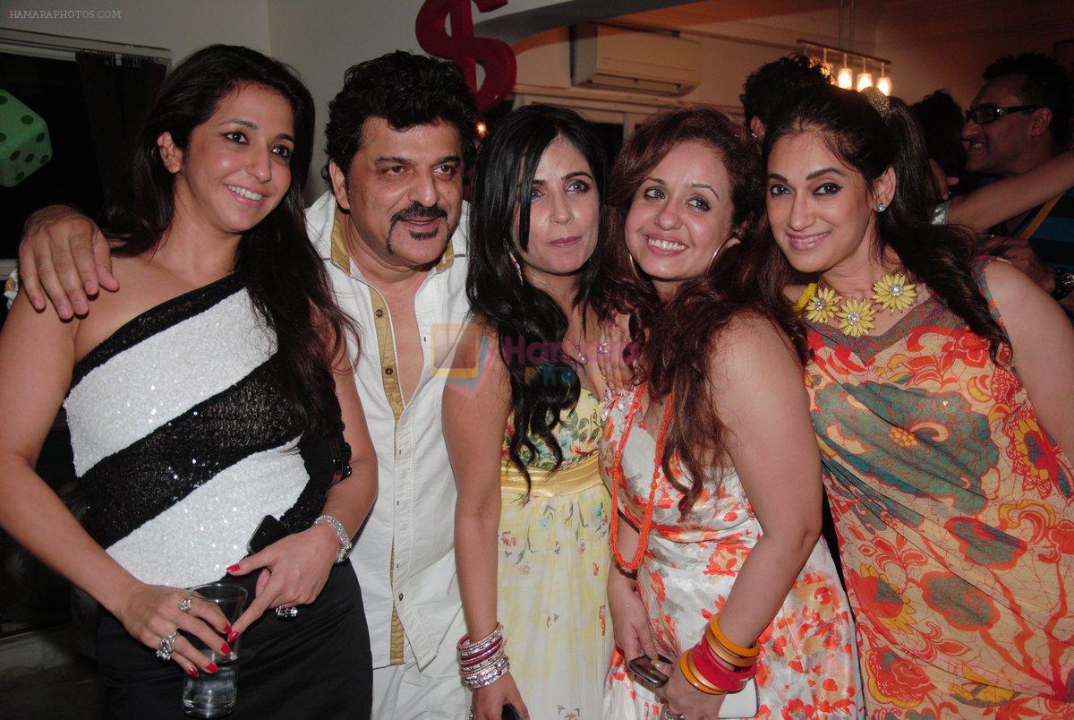 krishika lulla, shibani, rajesh, vandana and lucky morani at Vandana & rajesh khattar 5th wedding anniversary celebrations in Mumbai on 13th May 2013