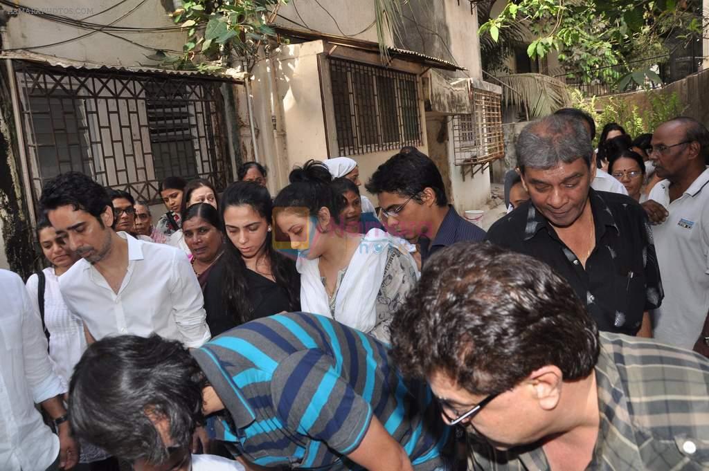 at Bollywood Photographer Jagdish Mali's funeral in Mumbai on 13th May 2013