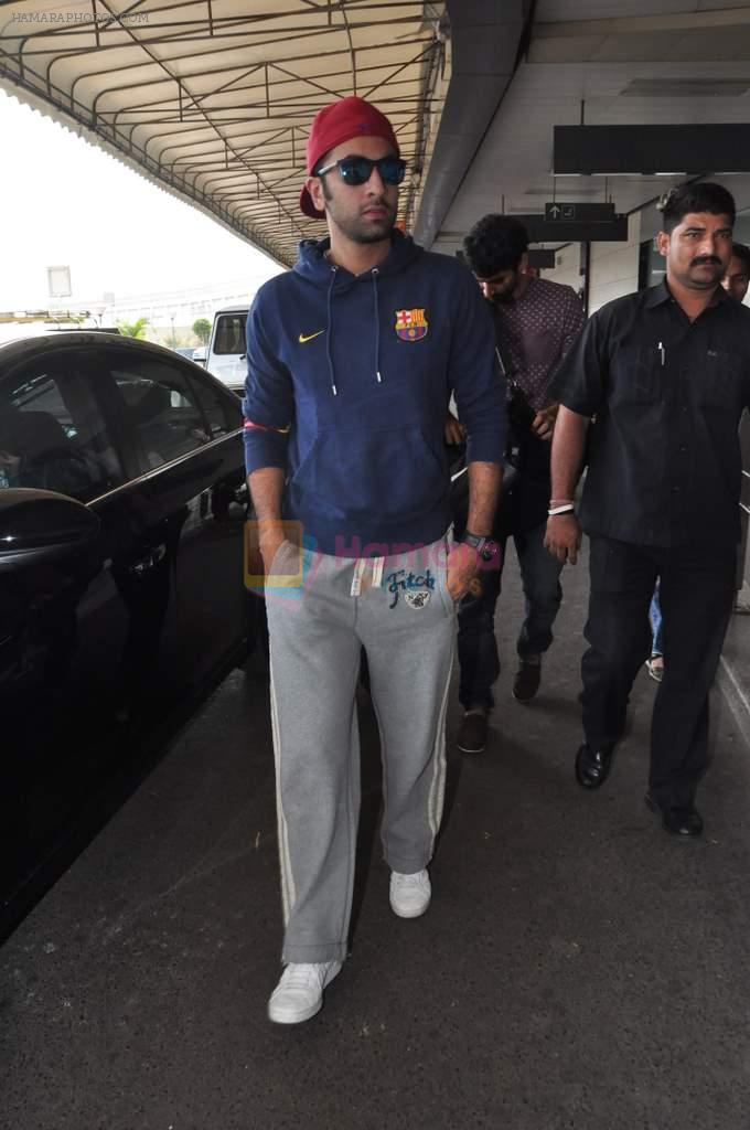 Ranbir Kapoor leave for Dubai jawaani Dewaani promotions in Mumbai Airport on 16th May 2013
