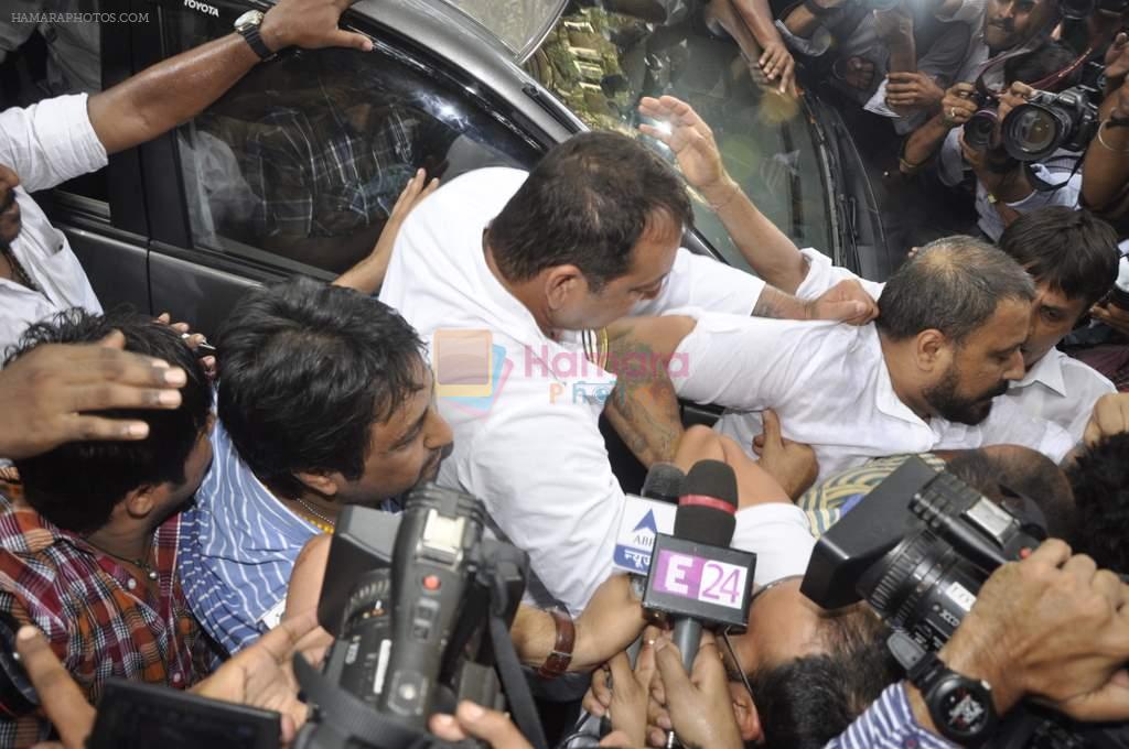 Sanjay Dutt surrenders before TADA court in Mumbai on 16th May 2013