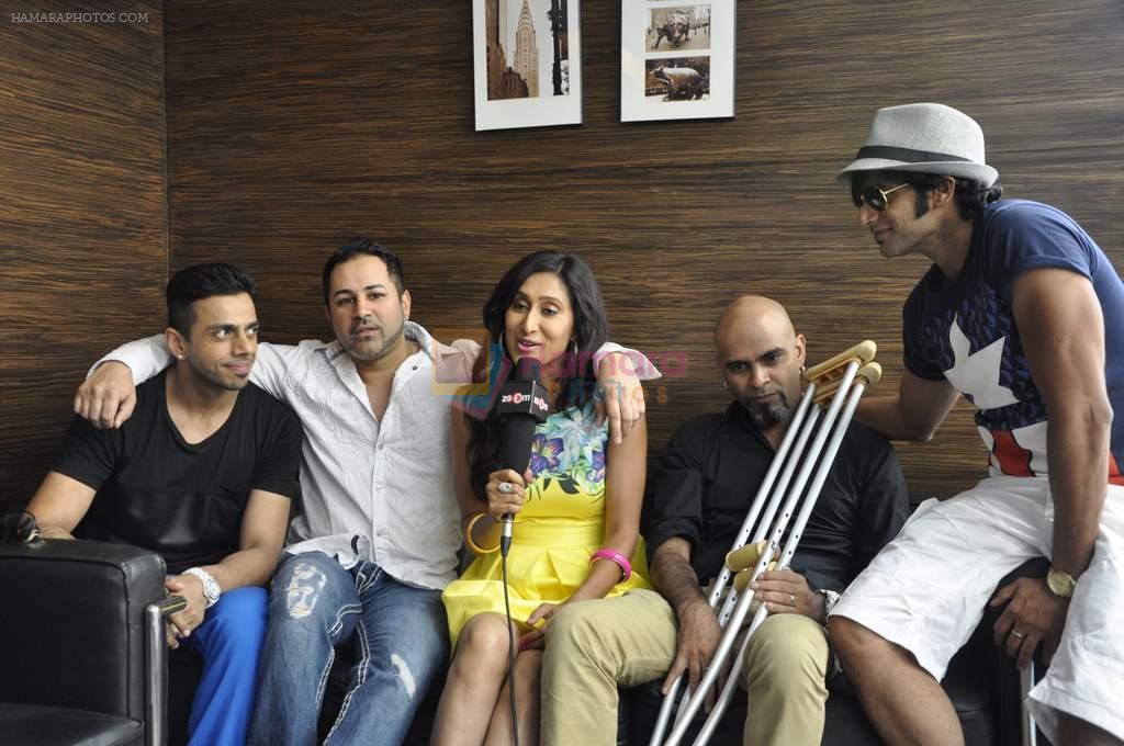 Juggy D, Karanvir Bohra, Teejay Sidhu, Raghu Ram on location of film Love You Soniye in Cest La Vie on 18th May 2013