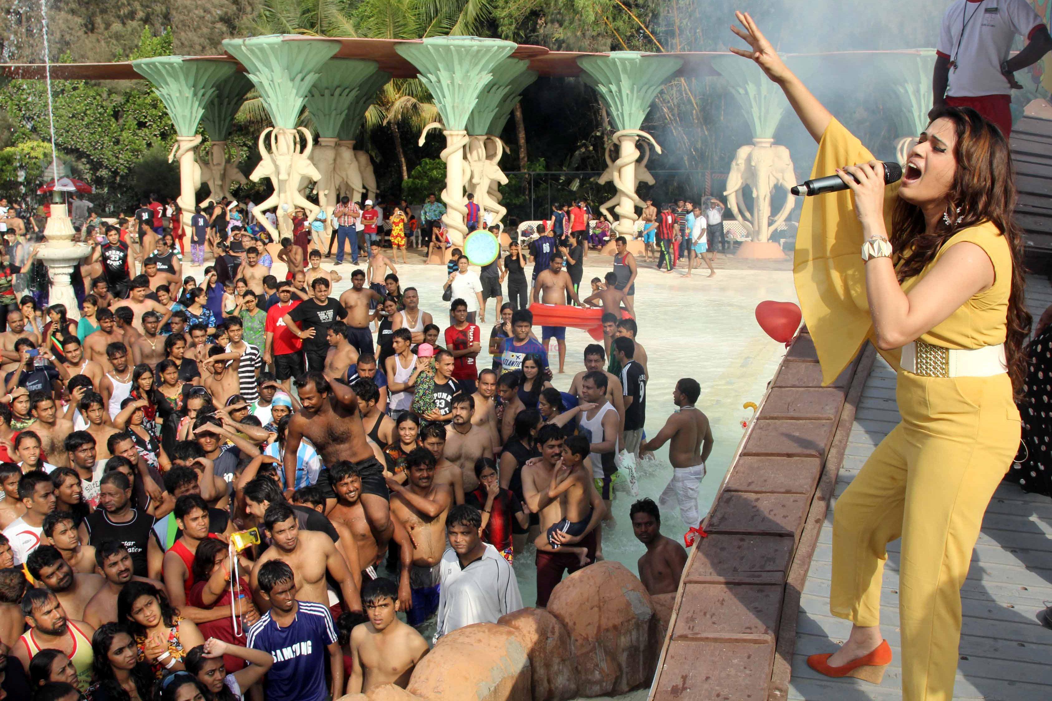 Shalmali Kholgade enthralling the crowd at Water Kingdom's 15th Anniversary bash