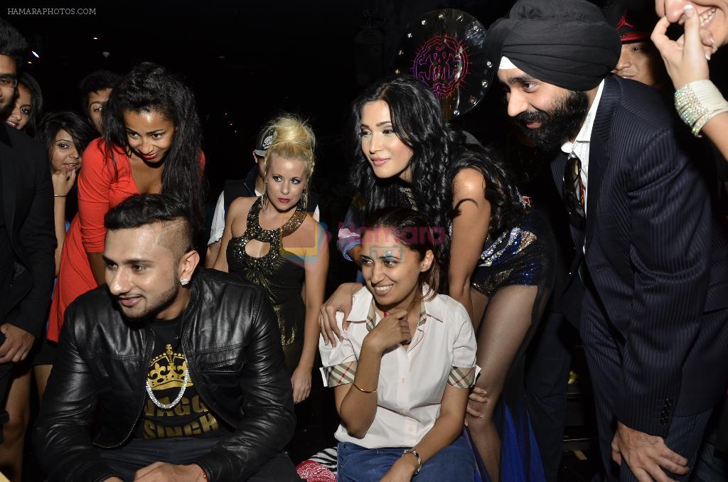 Honey Singh, Prachi Mishra on location of Film Zaalim Dilli in Cavalli Club, Mumbai on 20th May 2013