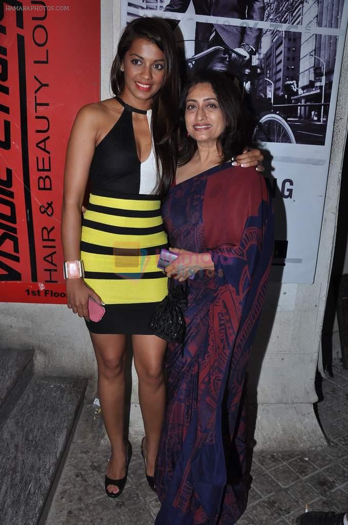 Mugdha Godse, Navni Parihar at Ishq in Paris premiere in PVR, Mumbai on 23rd May 2013