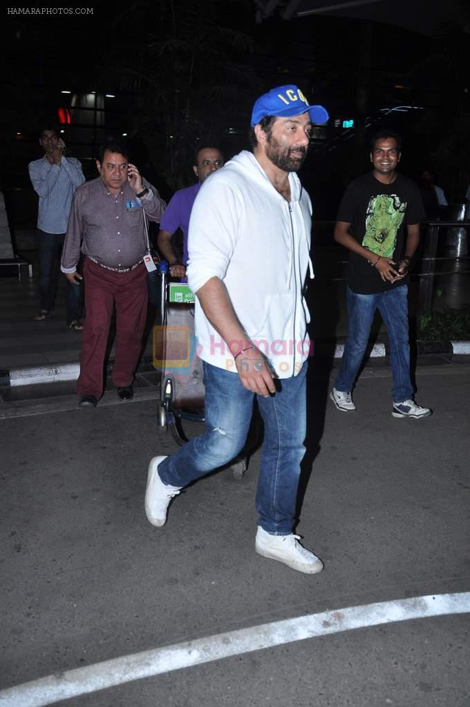 Sunny Deol snapped at airport in Mumbai on 25th May 2013