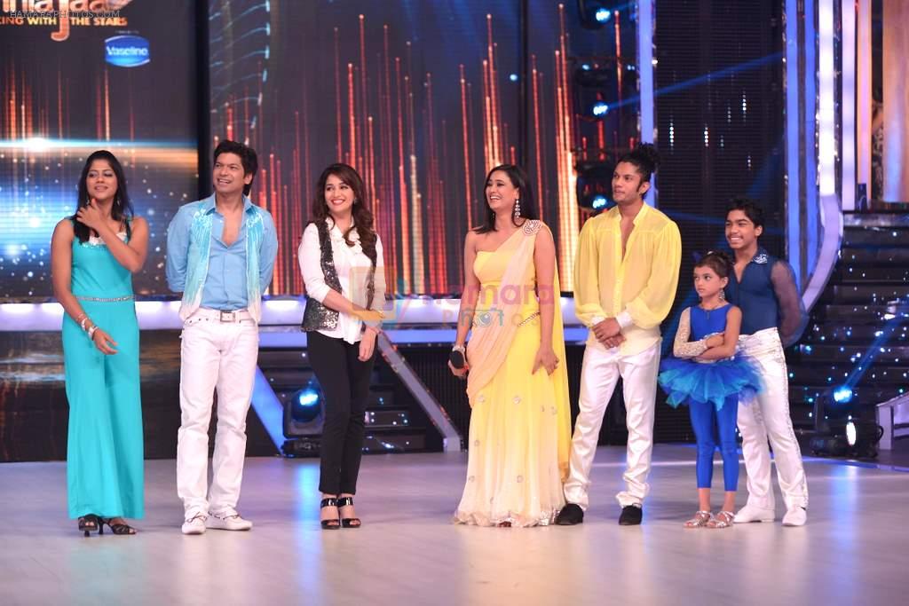 Shaan, Madhuri Dixit on the sets of Jhalak Dikhhla Jaa Season 6 in Mumbai on 27th May 2013