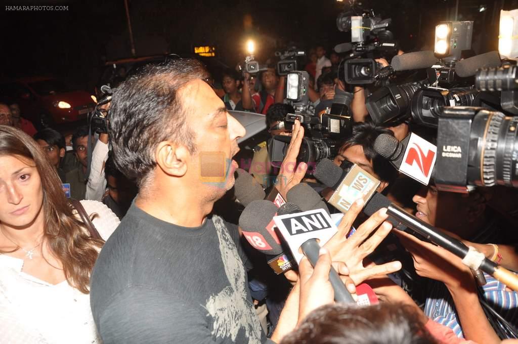 Vindu Dara Singh relased on bail in Mumbai on 4th June 2013