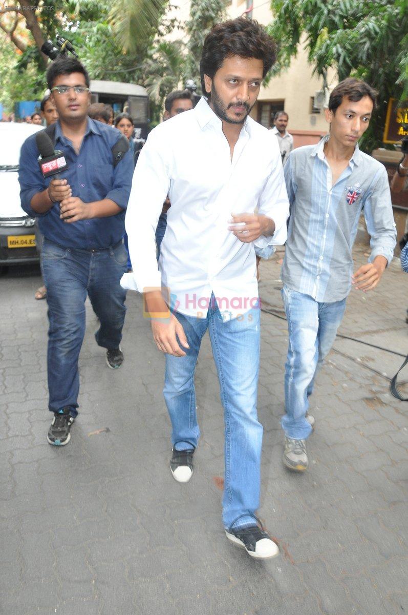 Ritesh Deshmukh at Jiah Khan's Final journey in Juhu, Mumbai on 5th June 2013