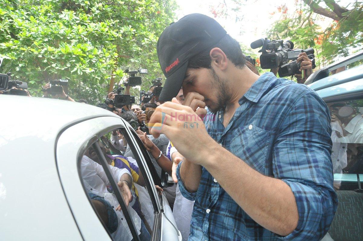 Suraj Pancholi at Jiah Khan's Final journey in Juhu, Mumbai on 5th June 2013