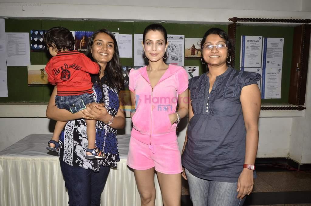 Ameesha Patel at Shortcut Romeo promotions with kids in Vidya Nidhi School, Mumbai on 9th June 2013