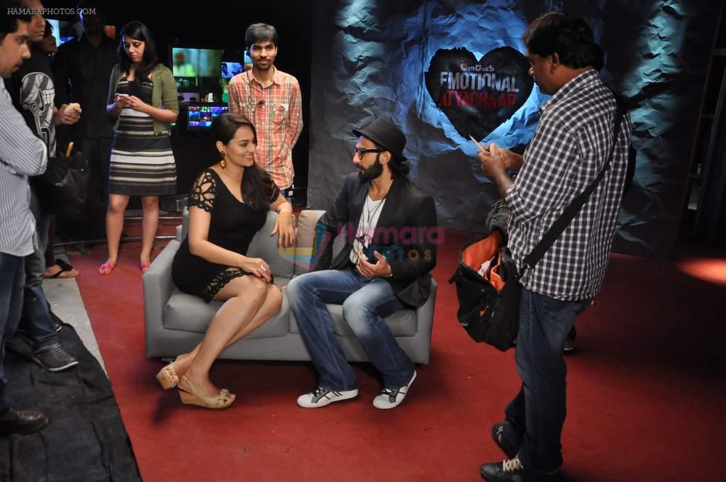 Sonakshi Sinha, Ranveer Singh at Lootera promotions on the sets of Bindas Emotinal Atyachaar 4 in Filmistan, Mumbai on 18th June 2013
