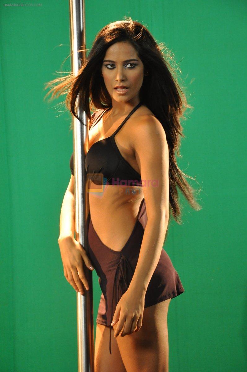 Poonam Pandey shoots a promo video for Nasha in Mumbai on 19th June 2013