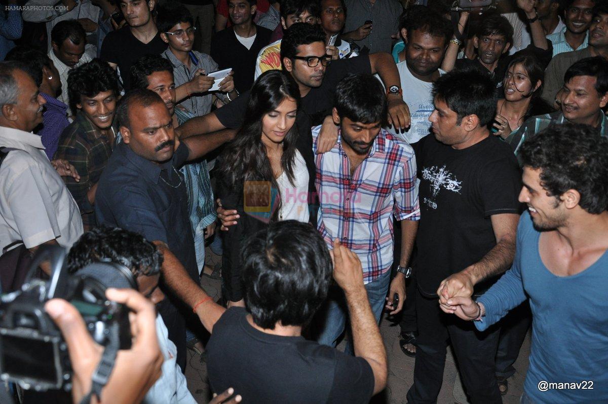 Sonam Kapoor, Dhanush meet Raanjhanaa fans at Chandan Cinema in Mumbai on 22nd June 2013