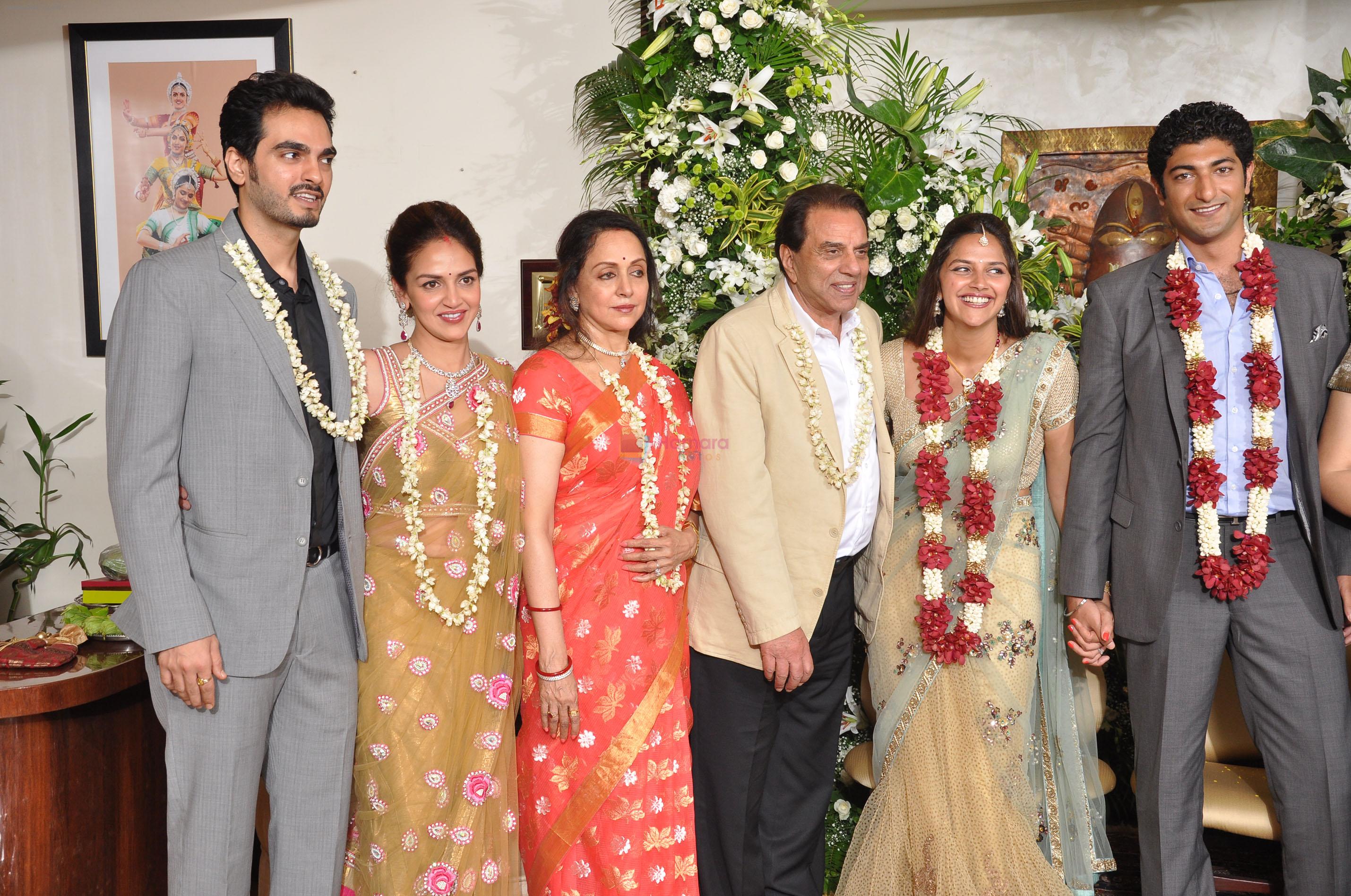 Ahana Deol, Vaibhav Vora, Hema Malini, Dharmendra, Esha Deol at Ahana Deol gets engaged to Delhi based businessman Vaibhav Vora in their residence, Juhu Scheme, Mumbai on 25th June 2013