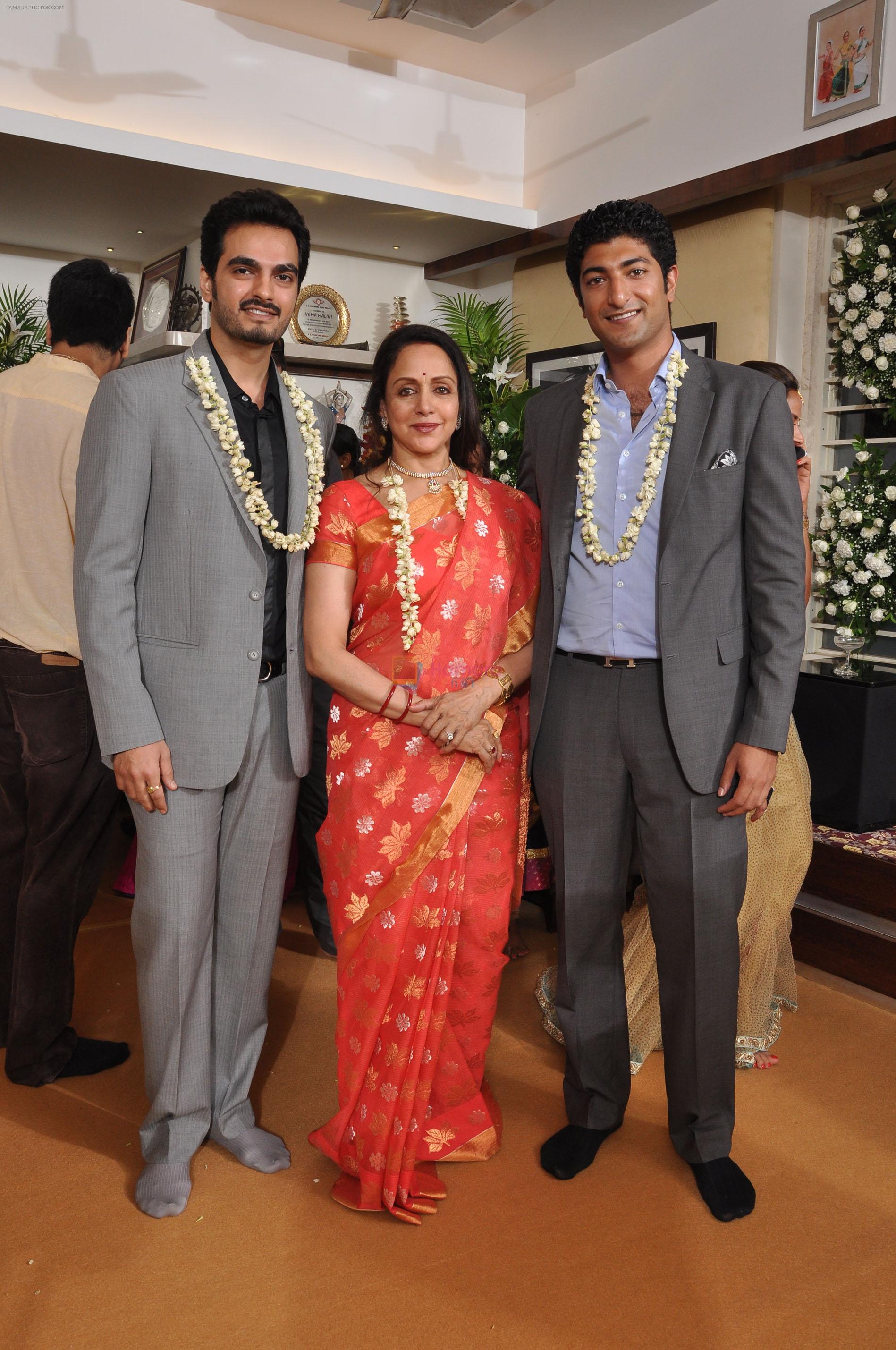 Vaibhav Vora, Hema Malini at Ahana Deol gets engaged to Delhi based businessman Vaibhav Vora in their residence, Juhu Scheme, Mumbai on 25th June 2013