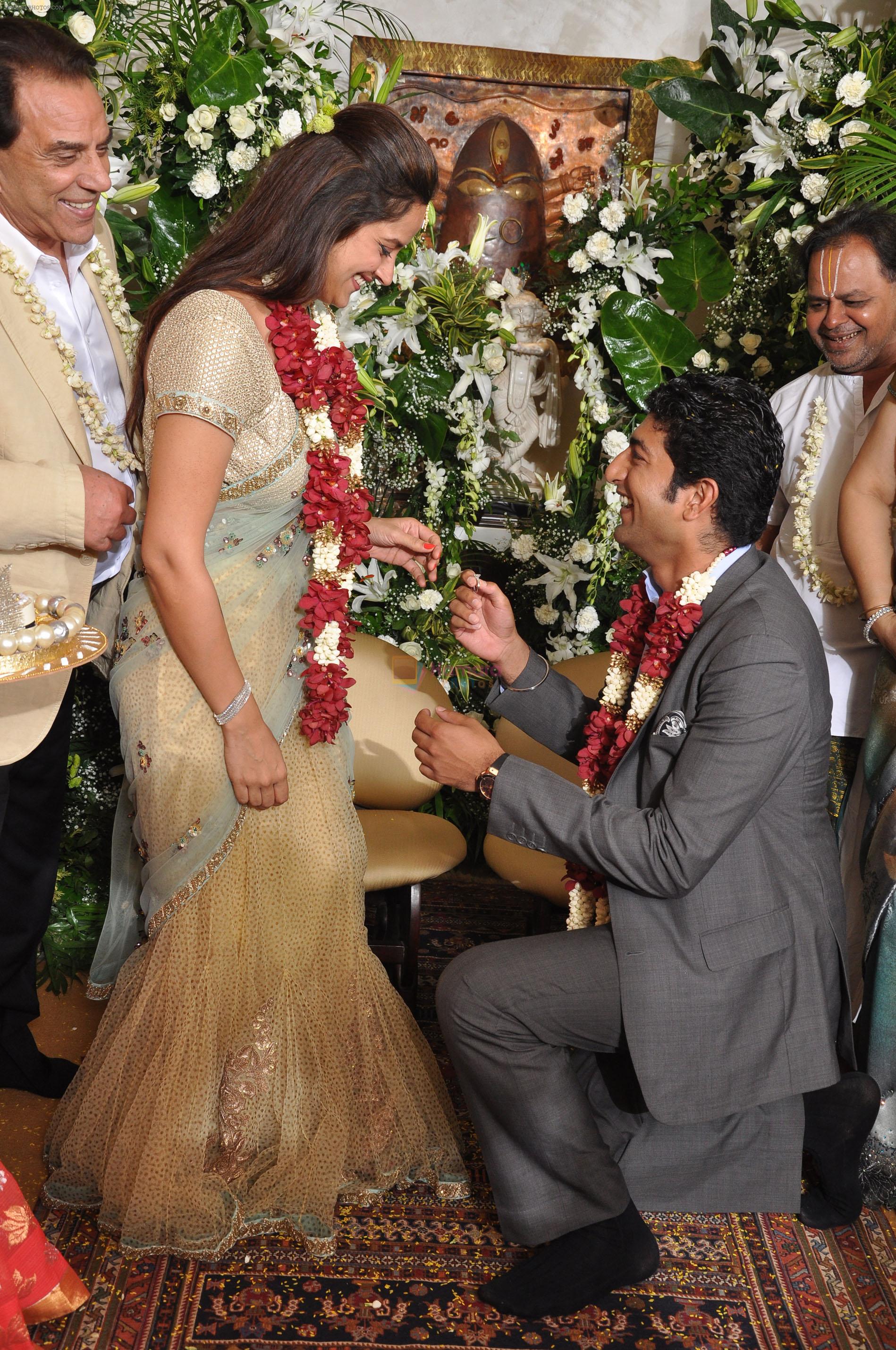 Ahana Deol, Vaibhav Vora at Ahana Deol gets engaged to Delhi based businessman Vaibhav Vora in their residence, Juhu Scheme, Mumbai on 25th June 2013