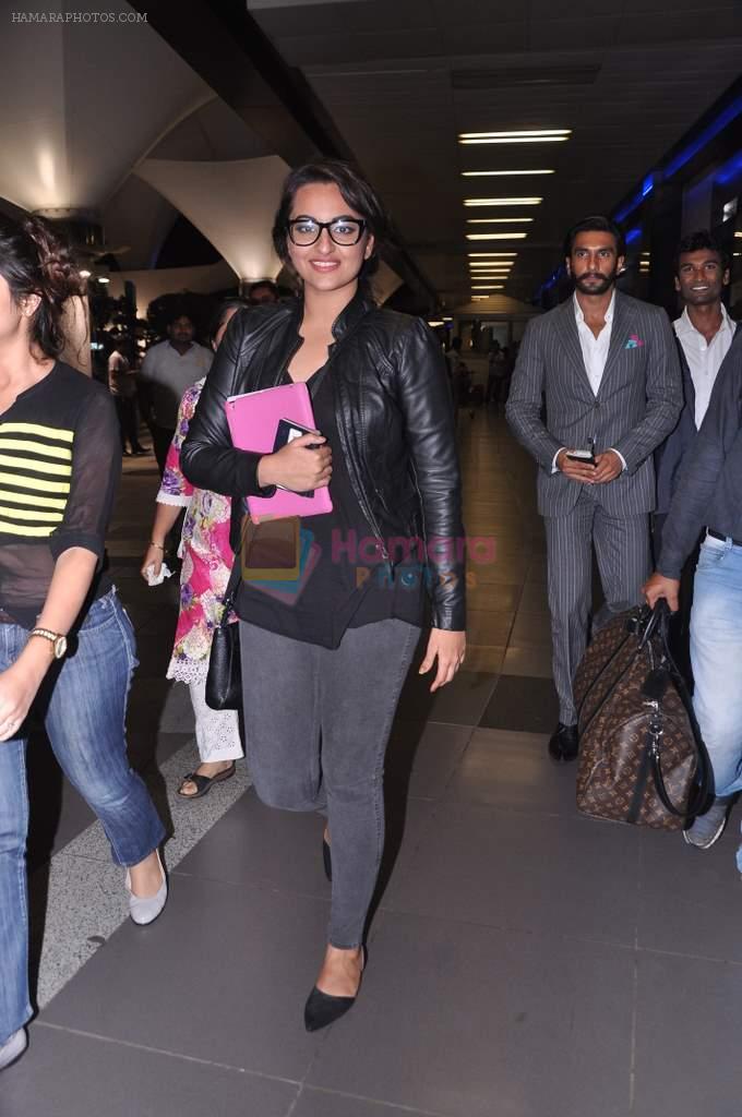 Sonakshi Sinha snapped at the airport as they  return from Dubai promotions of Lootera in Mumbai on 27th June 2013