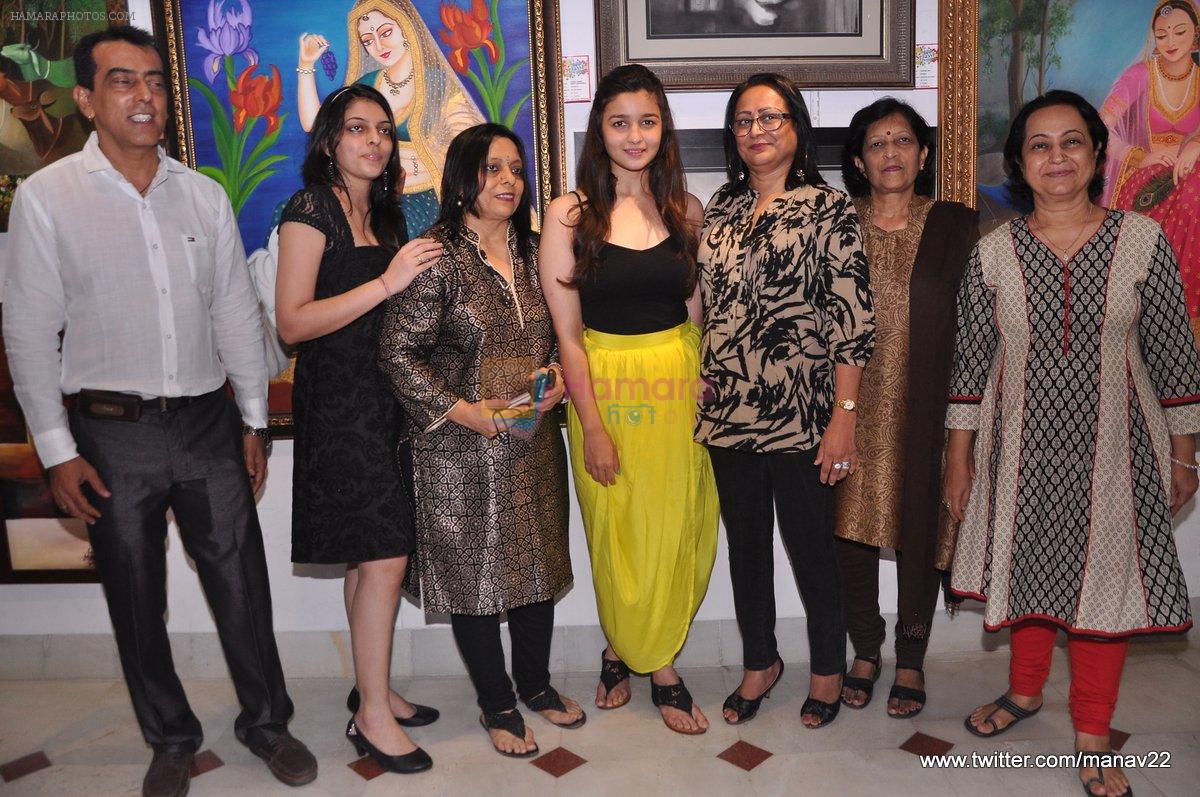 Alia Bhatt inaugurates painting exhibition titles Splassh in Bandra, Mumbai on 27th June 2013