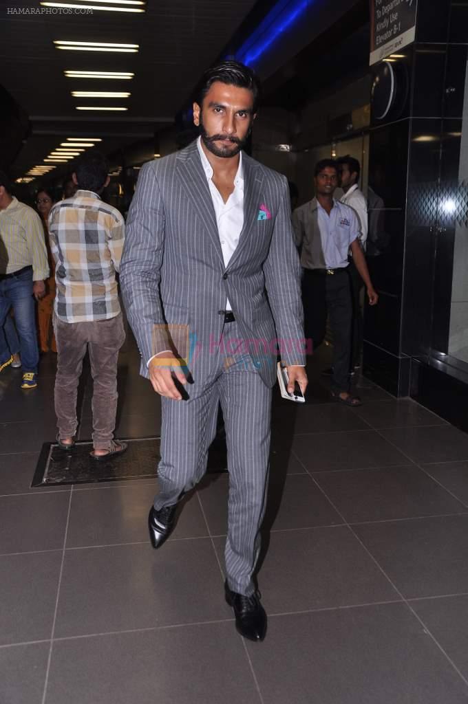 Ranveer Singh snapped at the airport as they  return from Dubai promotions of Lootera in Mumbai on 27th June 2013