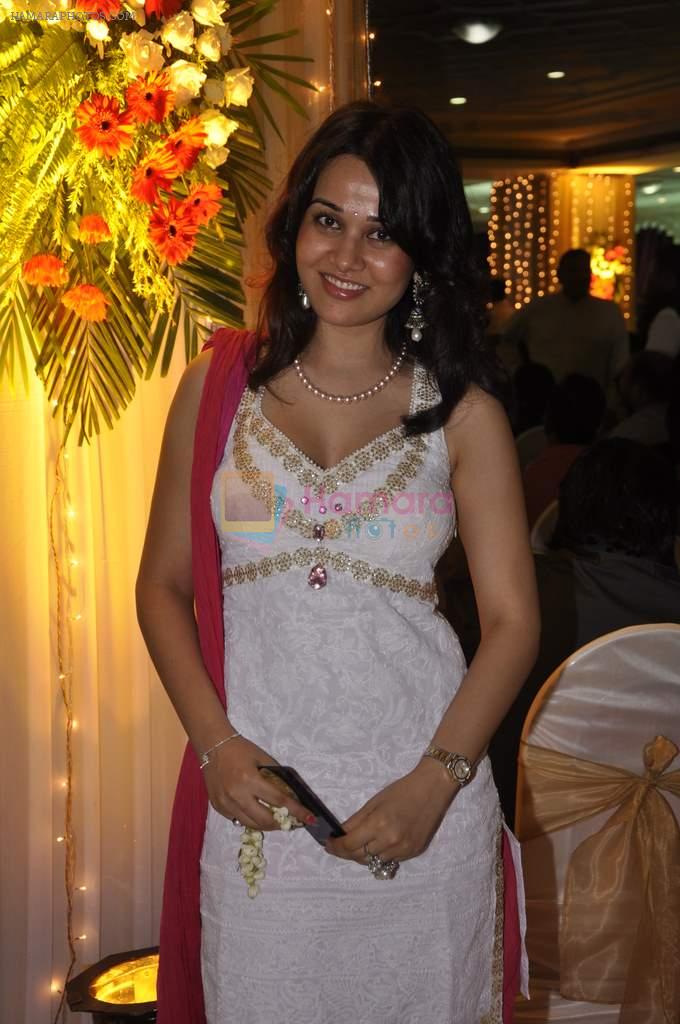 Nisha Kothari at Ramesh Deo's 50th wedding anniversary in Isckon, Mumbai on 1st July 2013