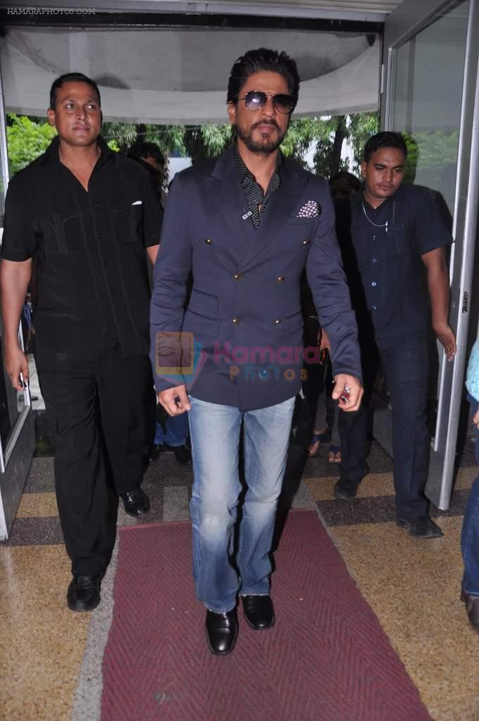 Shahrukh Khan snapped promoting Chennai Express in mahalaxmi, Mumbai on 2nd July 2013