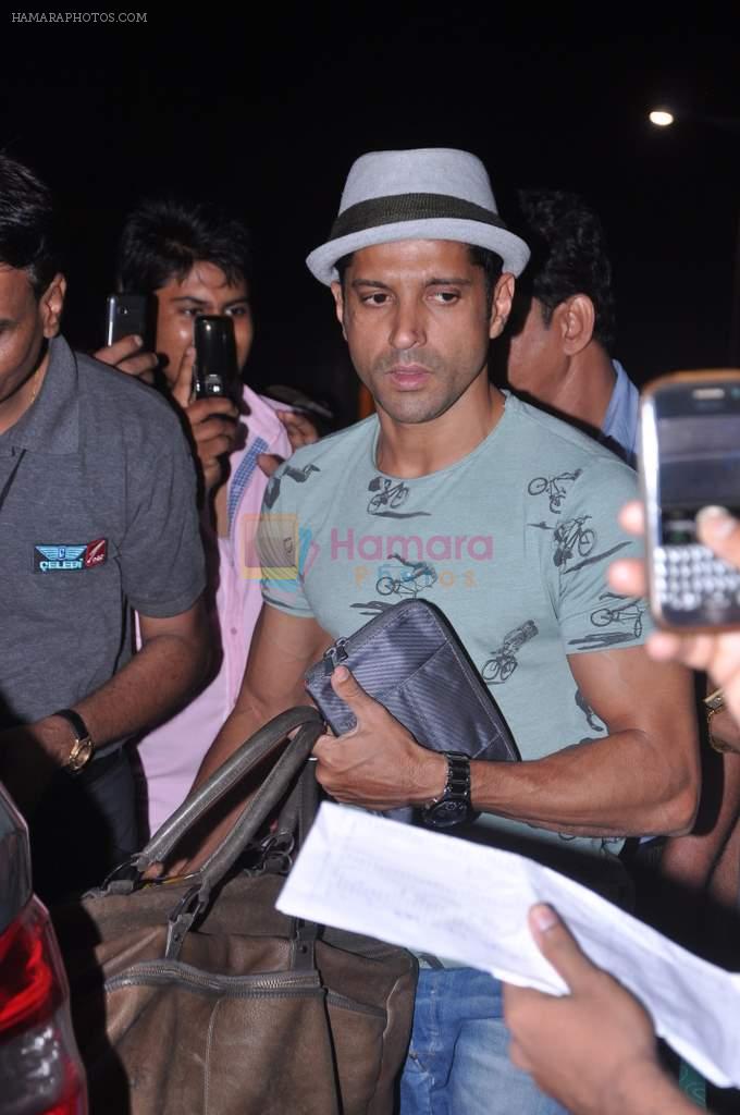 Farhan Akhtar leave for London to promote Bhaag Mikha Bhaag in Mumbai Airport on 3rd July 2013