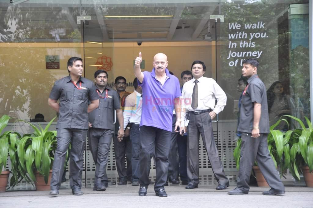 Rakesh Roshan visit Hrithik at Hinduja Hospital in Mumbai on 7th July 2013